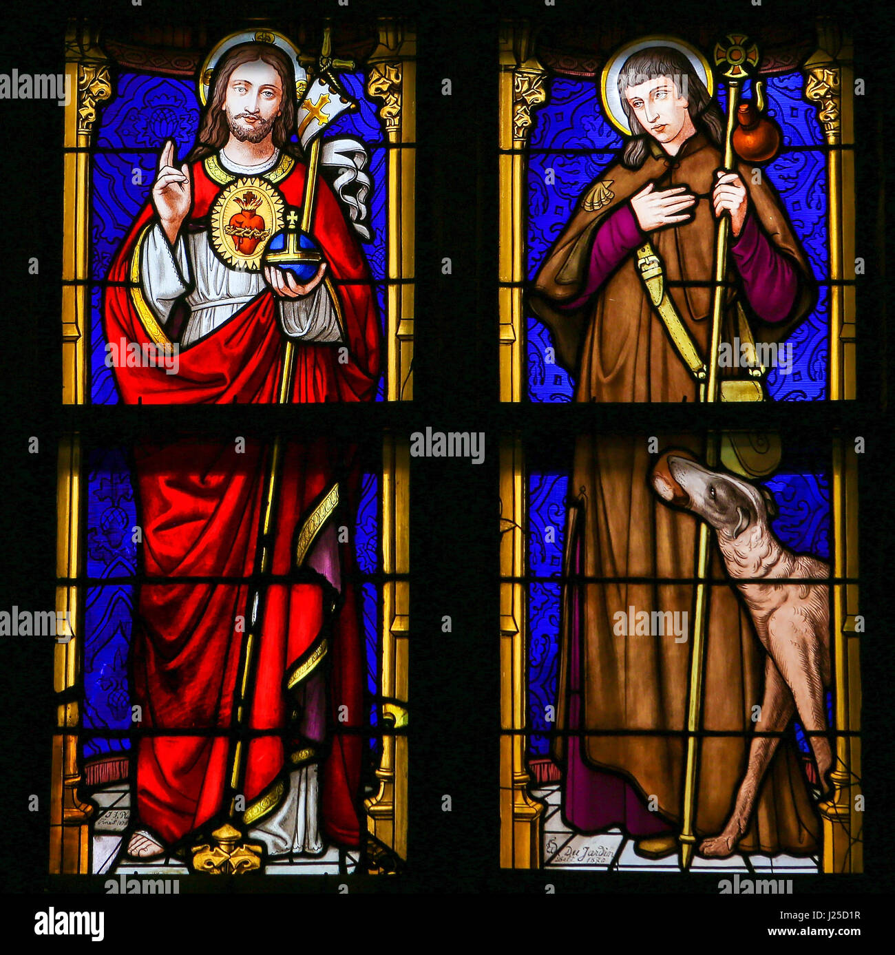 Vitrail dans la 15e siècle Chapelle Elzenveld à Anvers, Belgique, représentant Jésus Christ et de Saint Roch. Banque D'Images