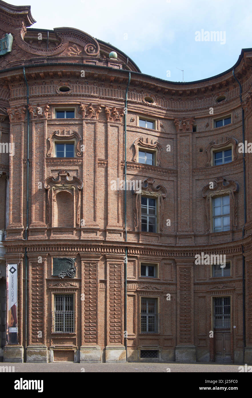 Palazzo Carignano de Turin, d'une vue détaillée de l'avant de l'ouest. Conçu pour Emmanuel Philibert, Prince de Carignano par Guarino Guarini (1623-1683). Banque D'Images