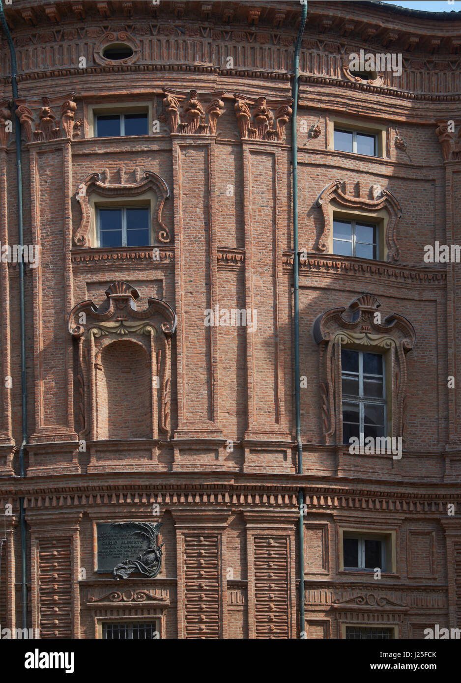 Palazzo Carignano de Turin, d'une vue détaillée de l'avant avec l'ouest de fenêtre distincte. Conçu par Guarino Guarini Banque D'Images