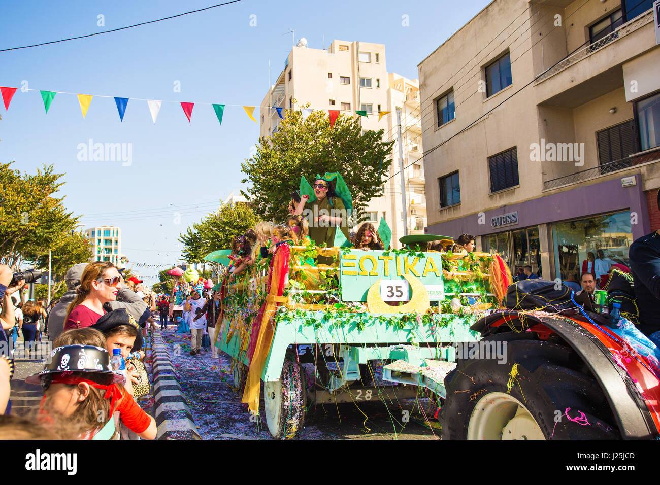 LIMASSOL, Chypre - 26 Février : Carnaval des enfants prend part au défilé du carnaval des enfants, 26 février 2017 à Limassol, Chypre Banque D'Images