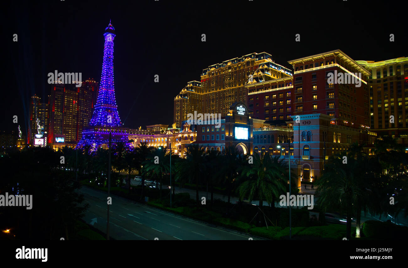 Macao - 2 avril : façade du casino de Paris le 2 avril 2017 à Macau. Macao est célèbre pour le casino et centres de villégiature de luxe. Banque D'Images