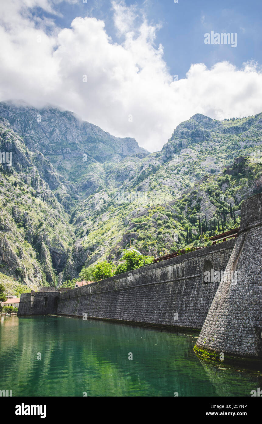 Les murs de fortification autour de Kotor, Monténégro Banque D'Images