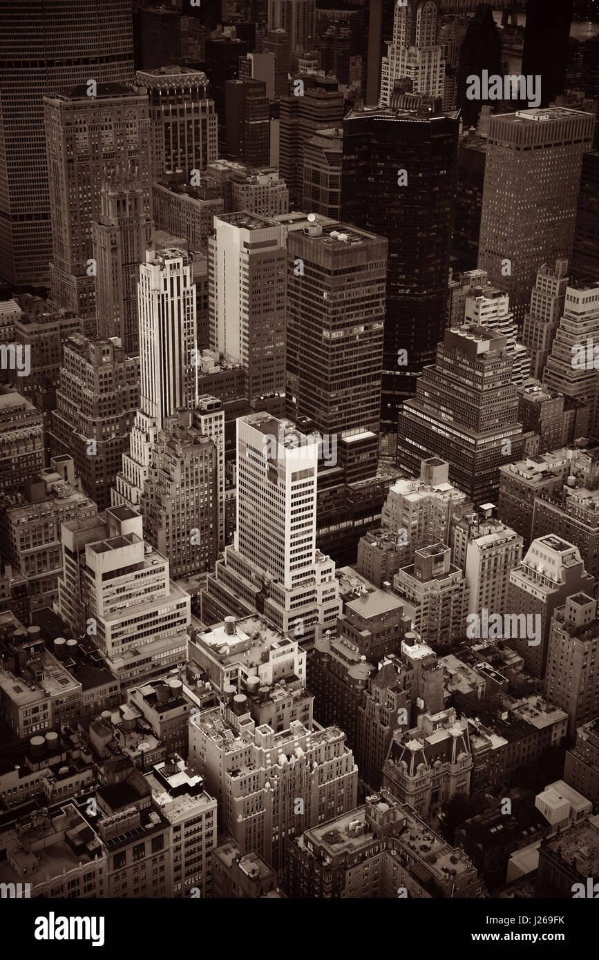 Vue sur le toit des bâtiments gratte-ciel de Midtown à New York City Banque D'Images