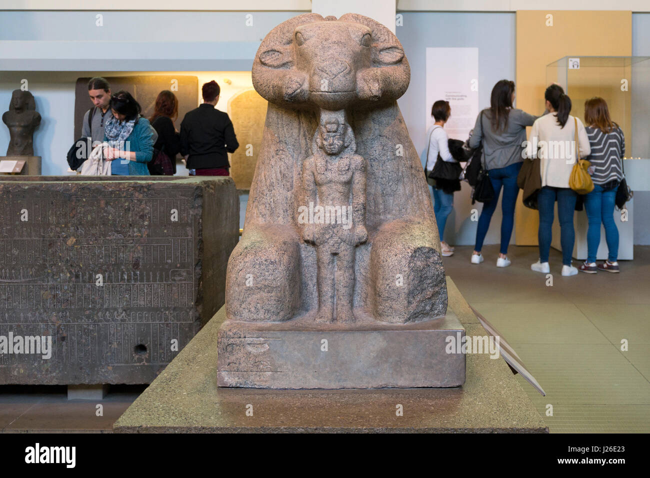 Sculpture égyptien de l'intérieur au British Museum, Londres, Angleterre, Royaume-Uni, Europe Banque D'Images