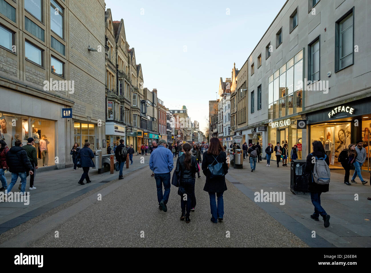Cornmarket Street à Oxford, Oxfordshire, Angleterre, Royaume-Uni Banque D'Images
