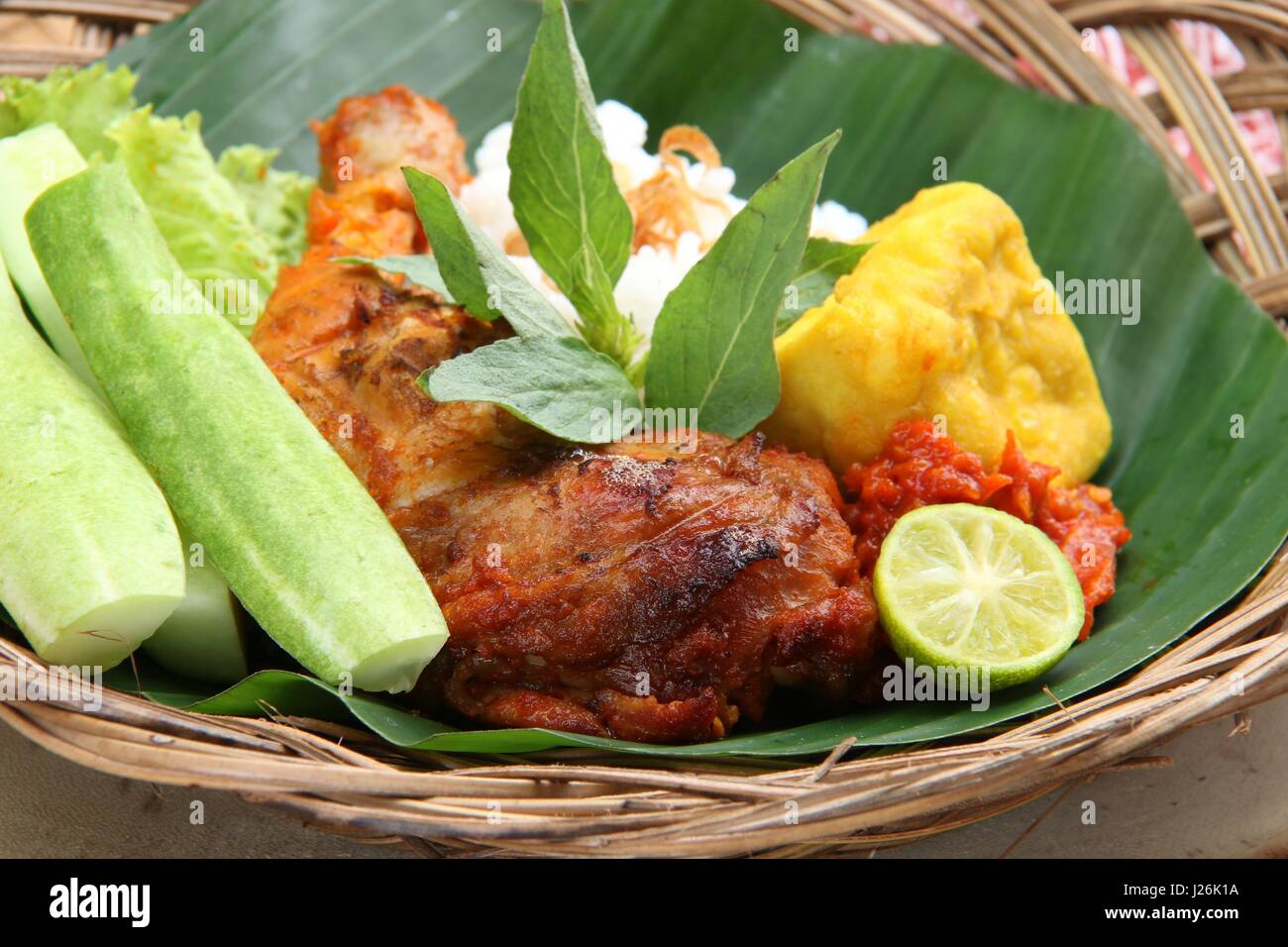 Ayam Bakar, indonésienne poulet grillé Banque D'Images