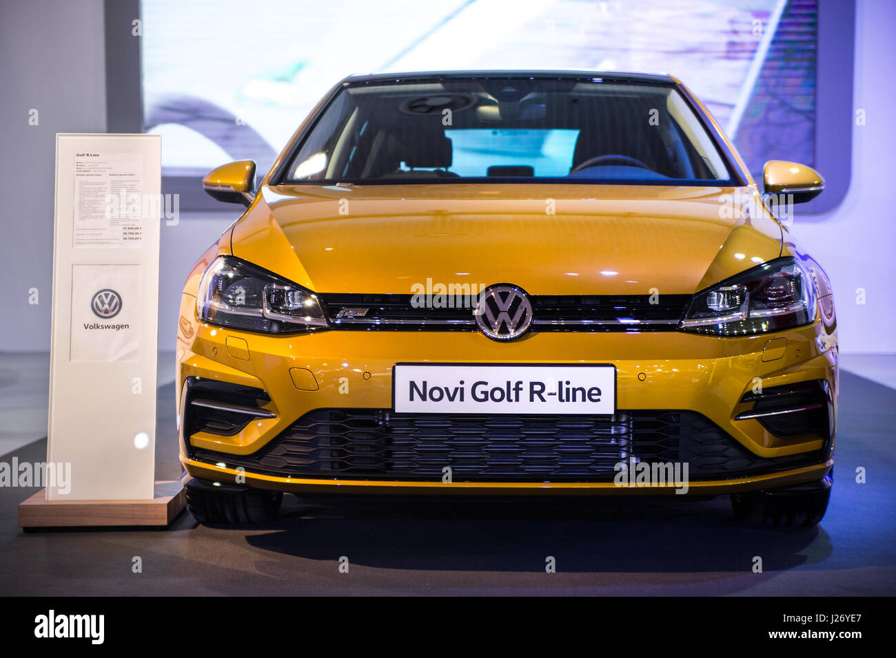 Belgrade, Serbie - le 23 mars 2017 : nouvelle Volkswagen Golf R line présenté à Belgrade 53è International Motor Show - MSA (OICA). Banque D'Images