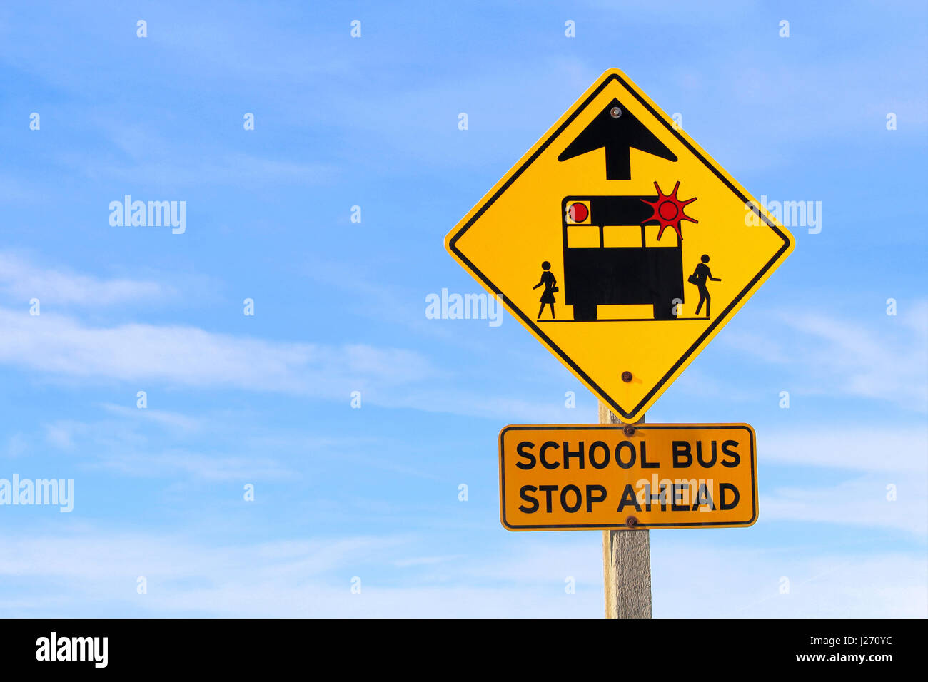 Libre d'un arrêt de bus scolaire à venir Sign Against a Blue Sky Banque D'Images