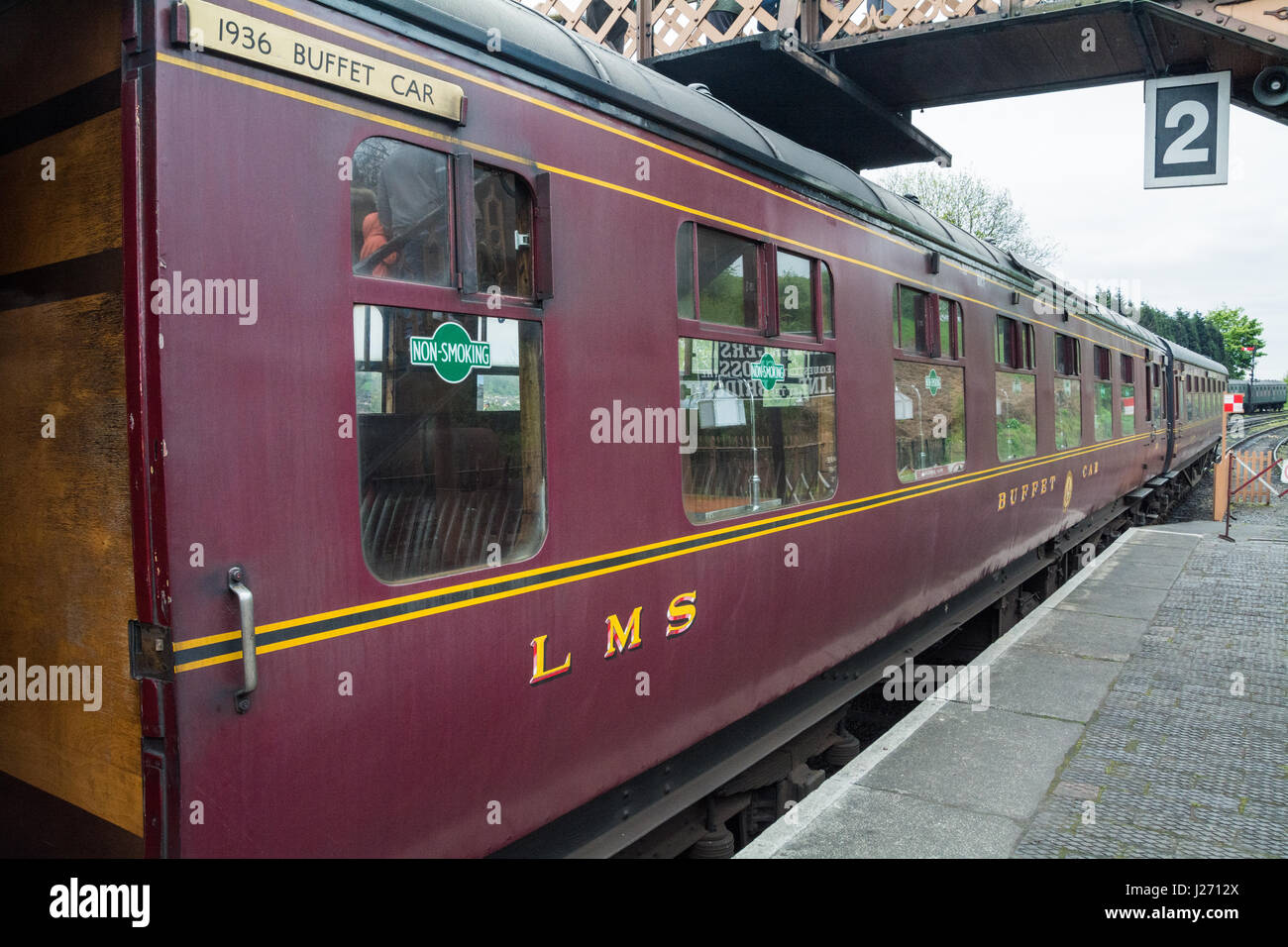 Voitures sur le Royal Scot train à vapeur, la gare de Bridgnorth, Shropshire, West Midlands, Royaume-Uni. Banque D'Images
