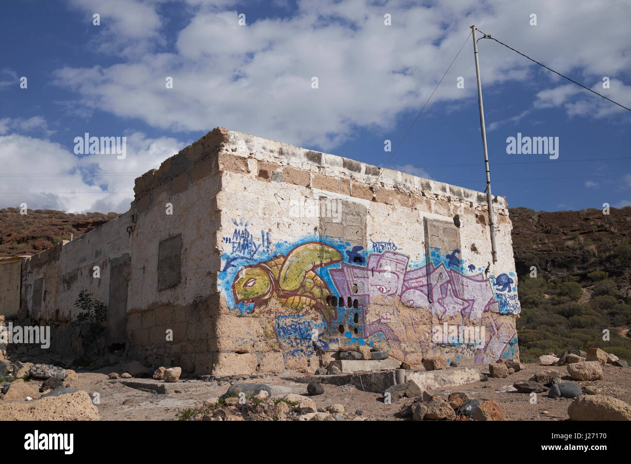 Bâtiment abandonné avec graffiti à El Puertito, Tenerife, Canaries, Espagne. Banque D'Images