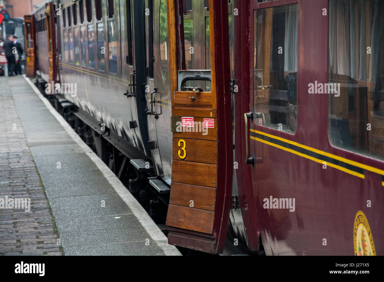Voitures sur le Royal Scot train à vapeur, la gare de Bridgnorth, Shropshire, West Midlands, Royaume-Uni. Banque D'Images