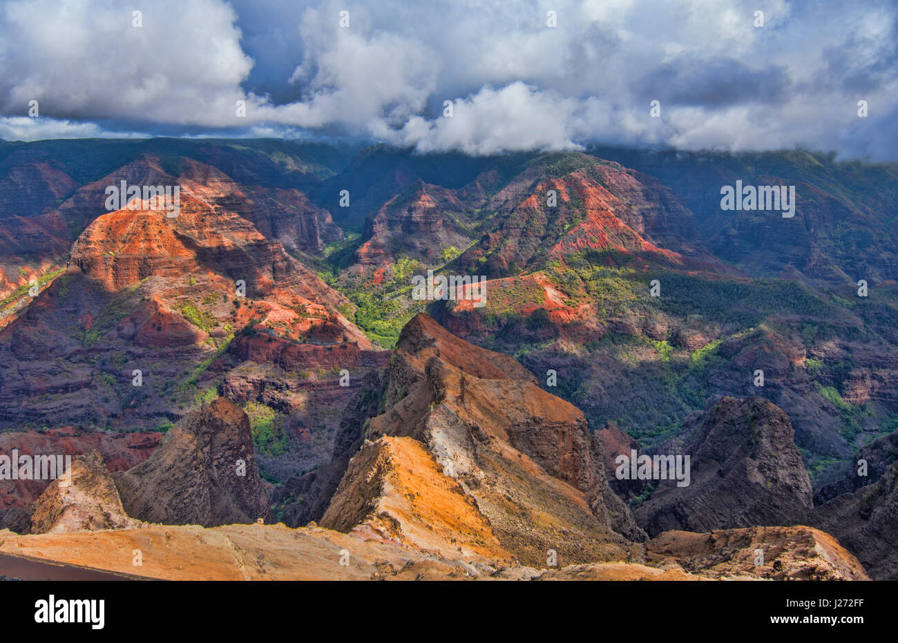 Kauai Hawaii Waimea Canyon State Park pittoresques falaises rouges du canyon ci-dessus Banque D'Images