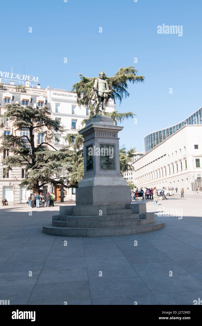 Miguel de Cervantes Saavedra's statue devant le Congrès des députés espagnol à Madrid, Espagne Banque D'Images