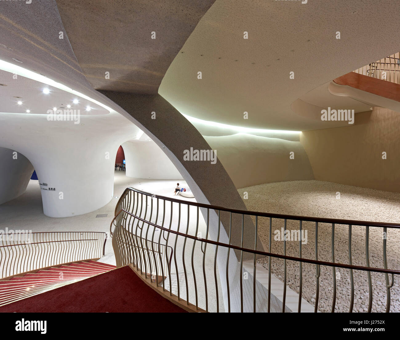 1/2 l'atterrissage. Théâtre National de Taichung, Taiwan, Chine. Toyo Ito Architecte : , 2016. Banque D'Images