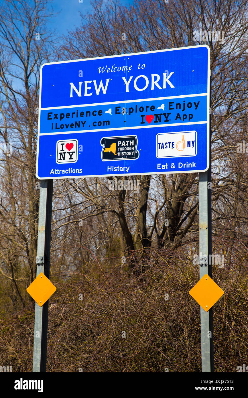 ORIENT Point, NY - 10 avril 2017 : avis de l'État de New York tourisme welcome sign vu depuis l'Est de Long Island. Banque D'Images