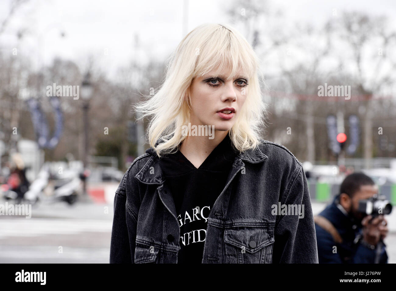 Marjan Jonkman à Chanel, prêt à porter A/W 2017-2018, le Grand-Palais, Paris, France Banque D'Images