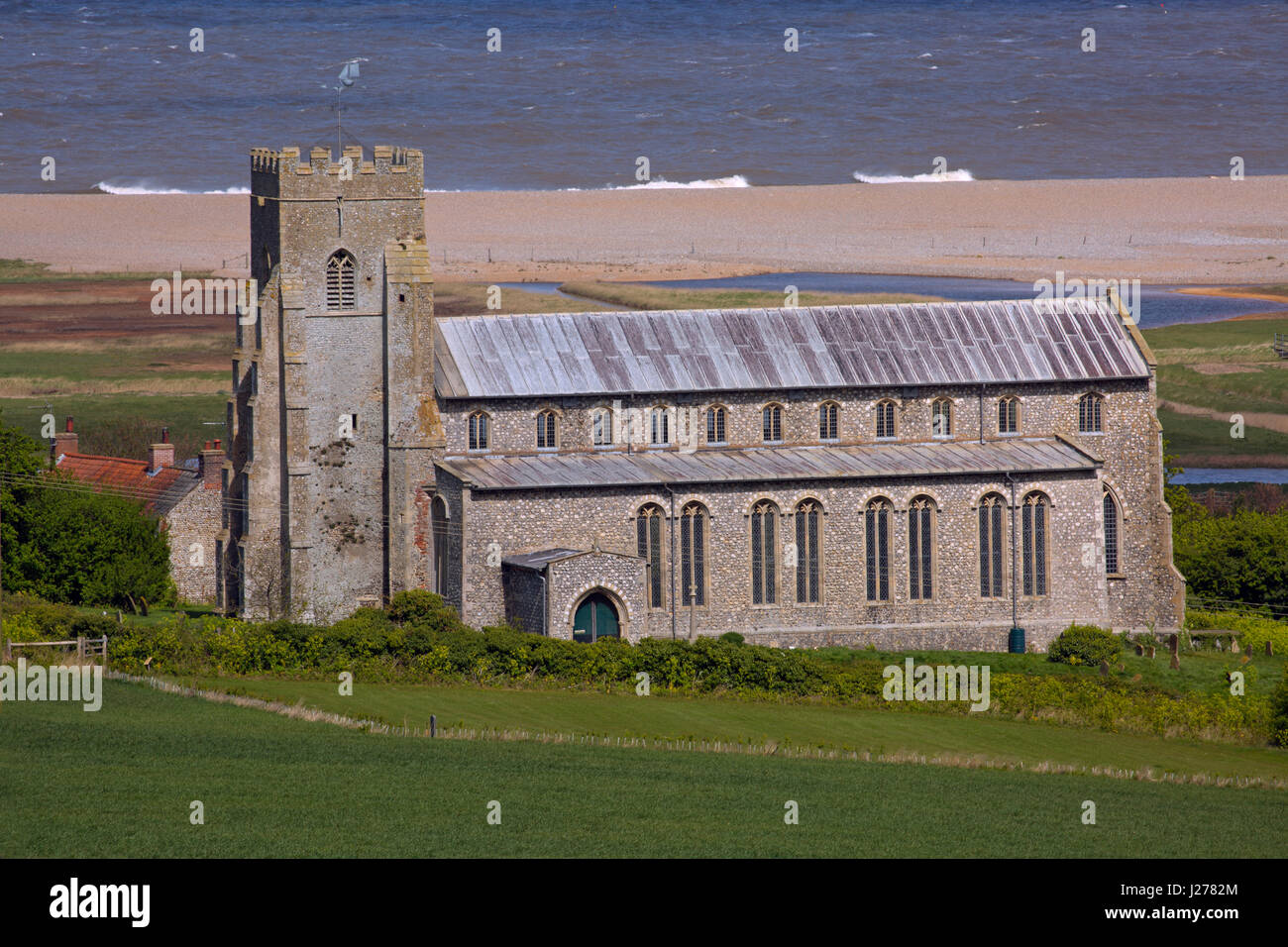 Salthouse Église et la côte nord du comté de Norfolk Banque D'Images