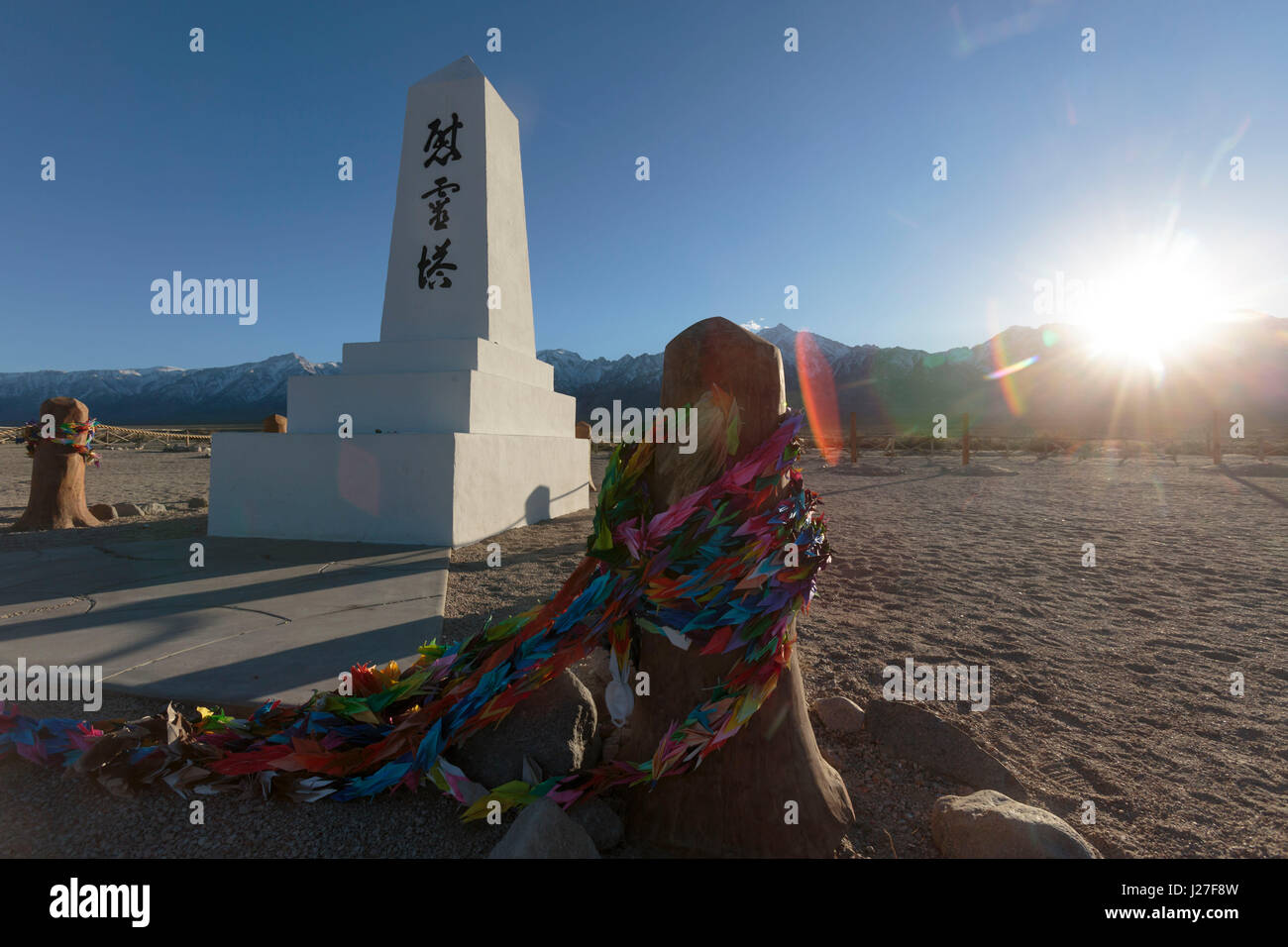 Lone Pine, CA, USA. Mar 31, 2017. Le cimetière et monument à l'Manzanar National Historic Site le jeudi 30 mars 2017 dans la région de Lone Pine, CA.Copyright © 2017 Paul Kitagaki Jr. Crédit : Paul Kitagaki Jr./ZUMA/Alamy Fil Live News Banque D'Images