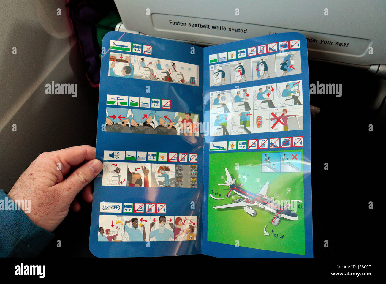 À la carte de la sécurité à l'aéronef dans un avion Airbus A320 BA. Banque D'Images