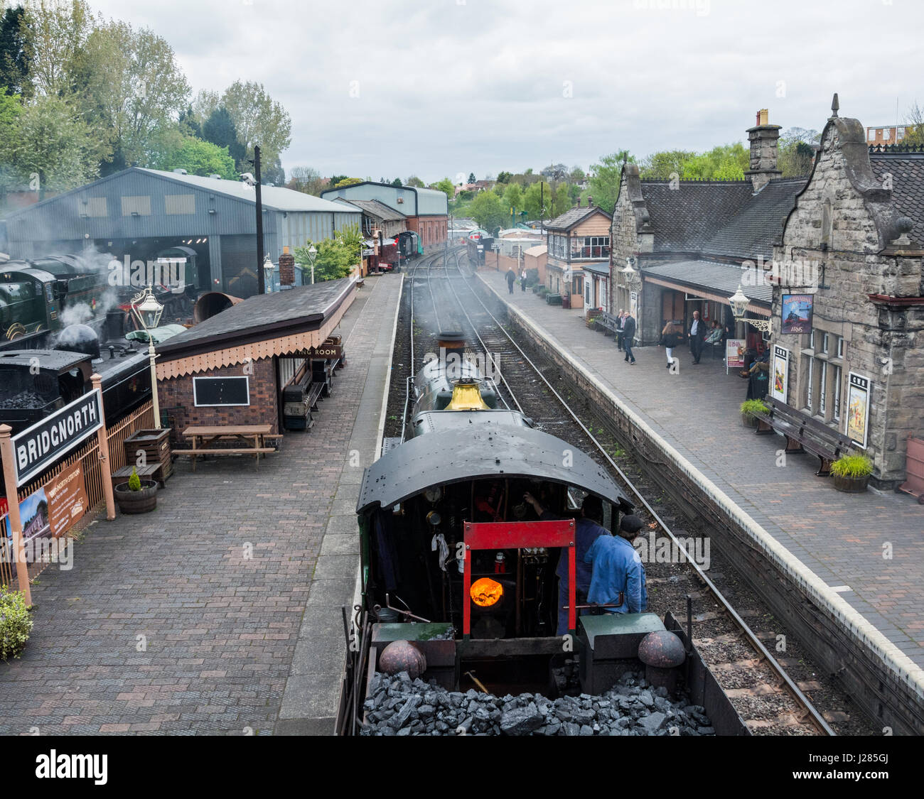 Le train à vapeur Royal Scot entrée en Bridgnorth, Shropshire, West Midlands, Royaume-Uni. Severn Valley Railway. Banque D'Images
