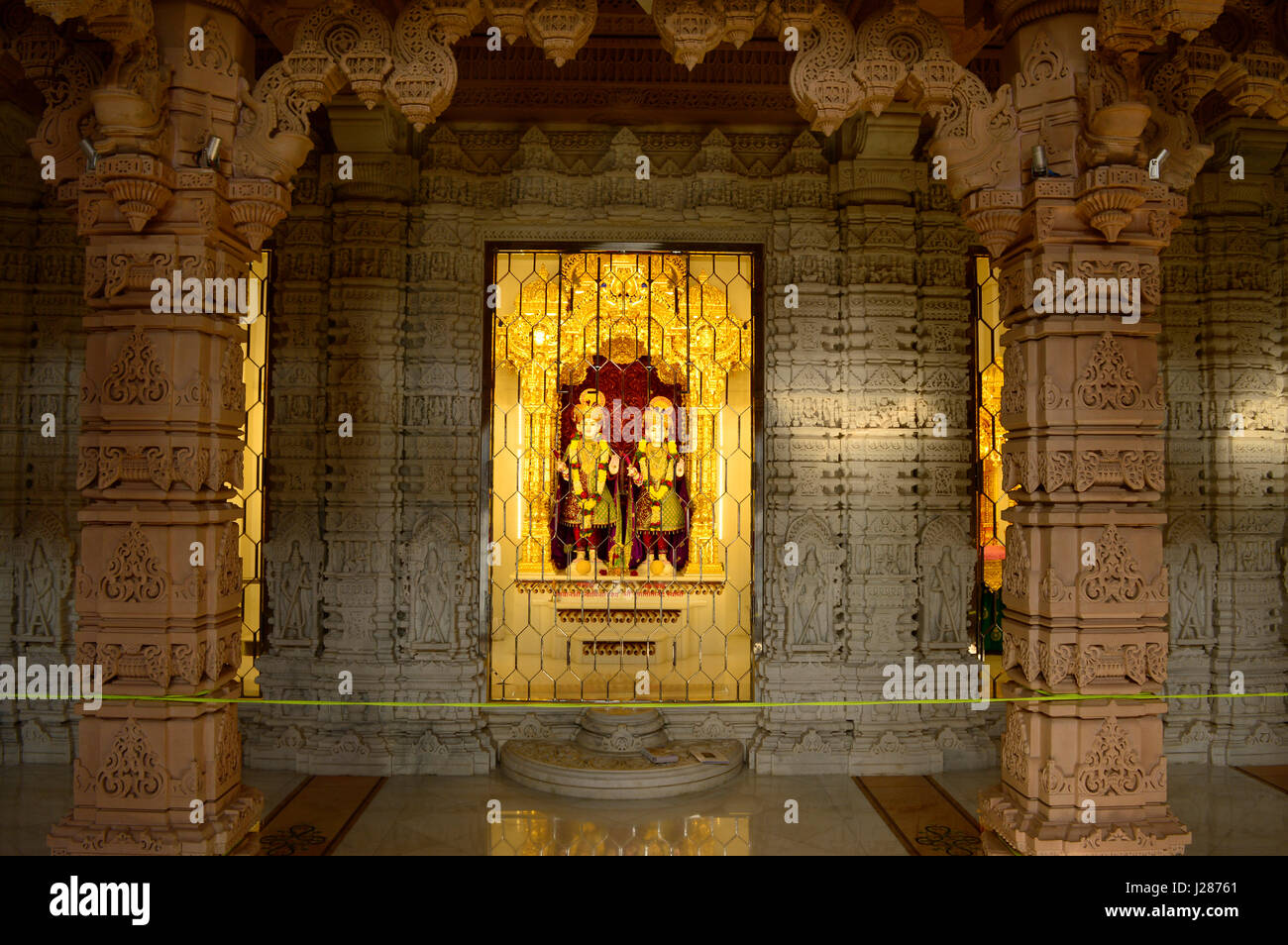 Vue de l'intérieur du temple BAPS Shri Swaminarayan Mandir Pune Maharashtra Banque D'Images