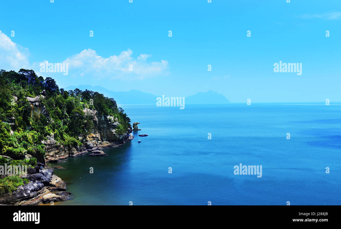 Belle plage à Kecil Pandan Parc national de Bako au Sarawak, Bornéo, Malaisie. Banque D'Images