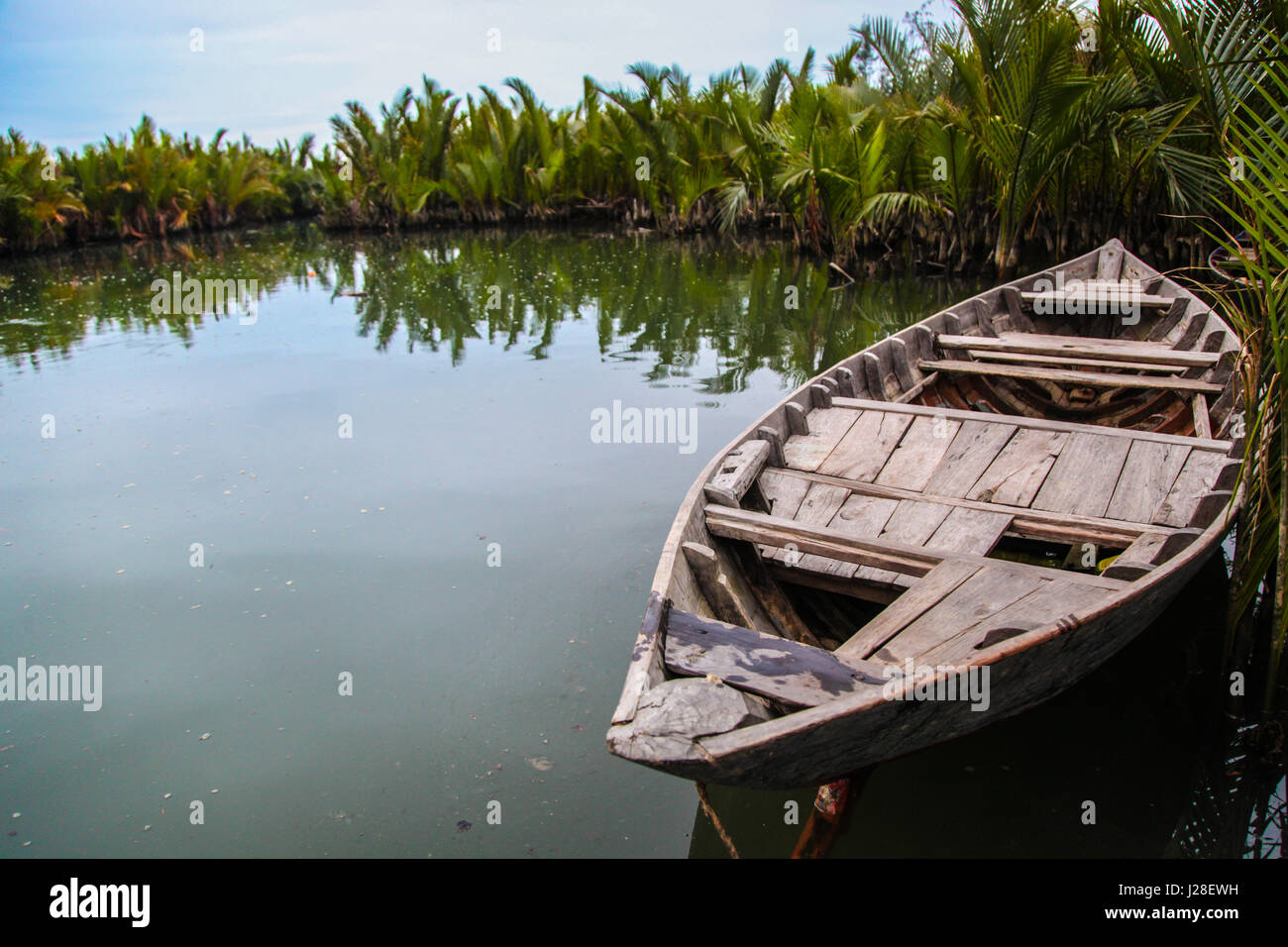 Ancien bateau de pêche à Hoi An, au Vietnam. Banque D'Images