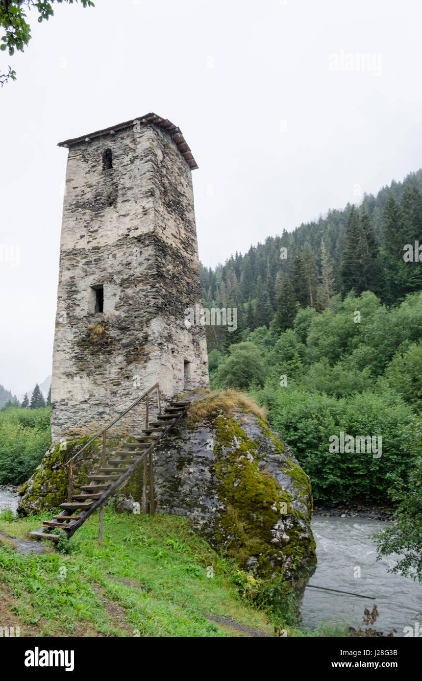 La Géorgie, Svanétie, Mestia, sur la façon d'Ushguli, l'amour, vallée Enguri Banque D'Images