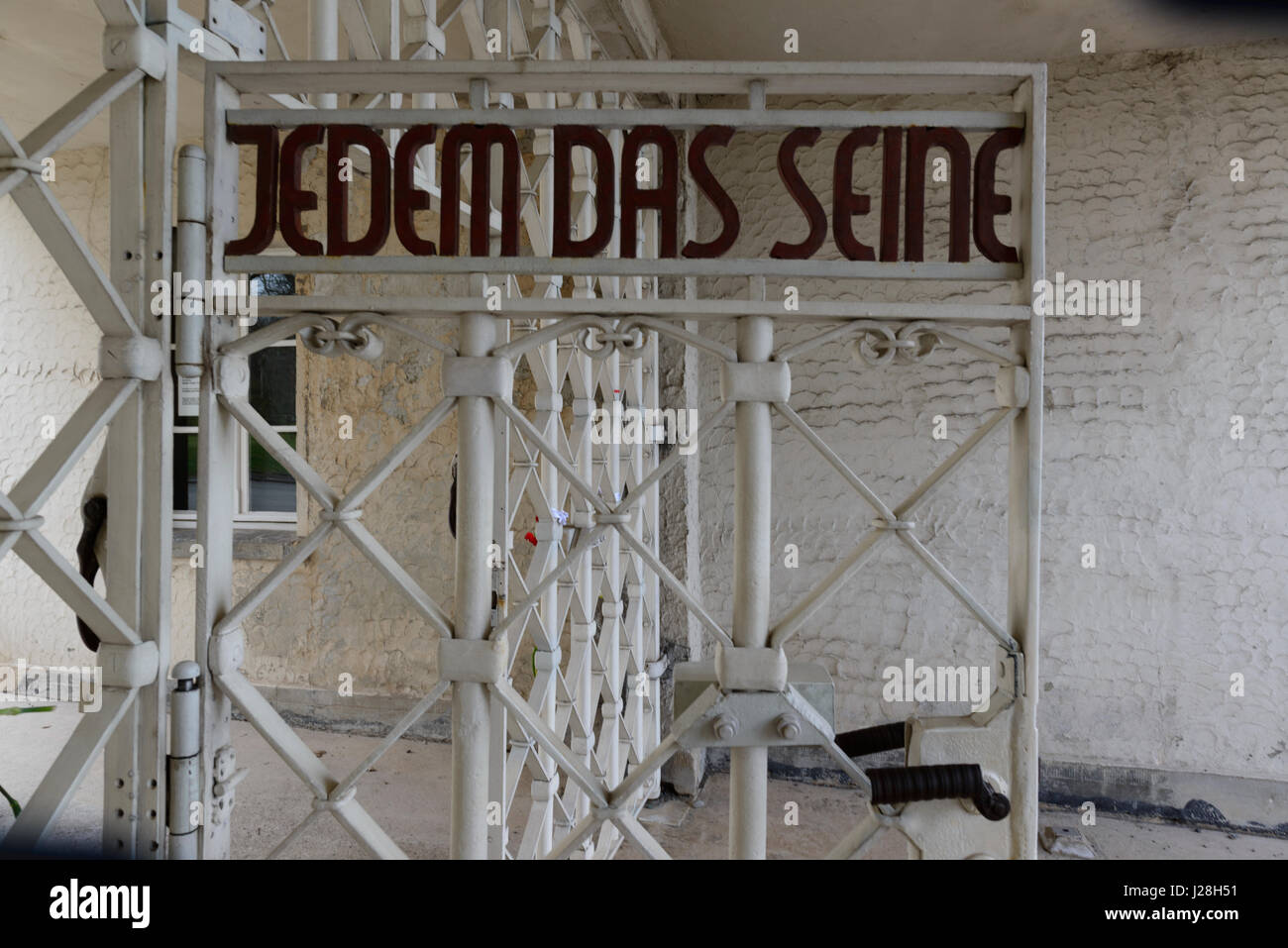 Inscription sur la porte principale du camp de concentration de Buchenwald près de Weimar, Allemagne memorial. Banque D'Images