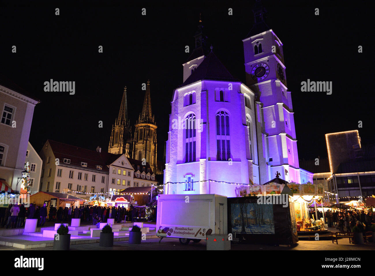 Allemagne, Bavière, Regensburg, Marché de Noël, Regenscastle appartient au patrimoine culturel mondial de l'UNESCO Banque D'Images