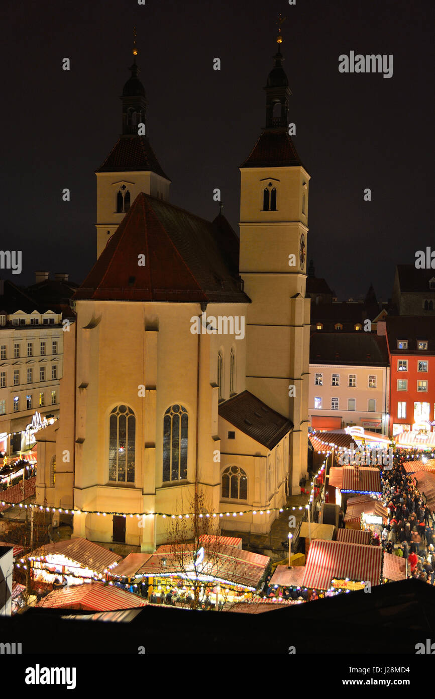 Allemagne, Bavière, Regensburg, Marché de Noël, Regenscastle appartient au patrimoine culturel mondial de l'UNESCO Banque D'Images