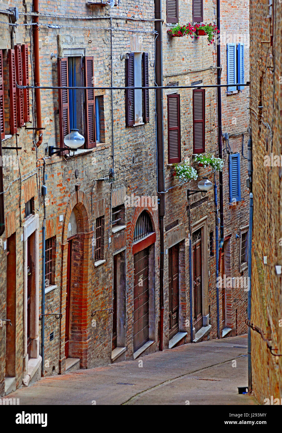 Ruelle de la vieille ville d'Urbin, Marches, Italie Banque D'Images