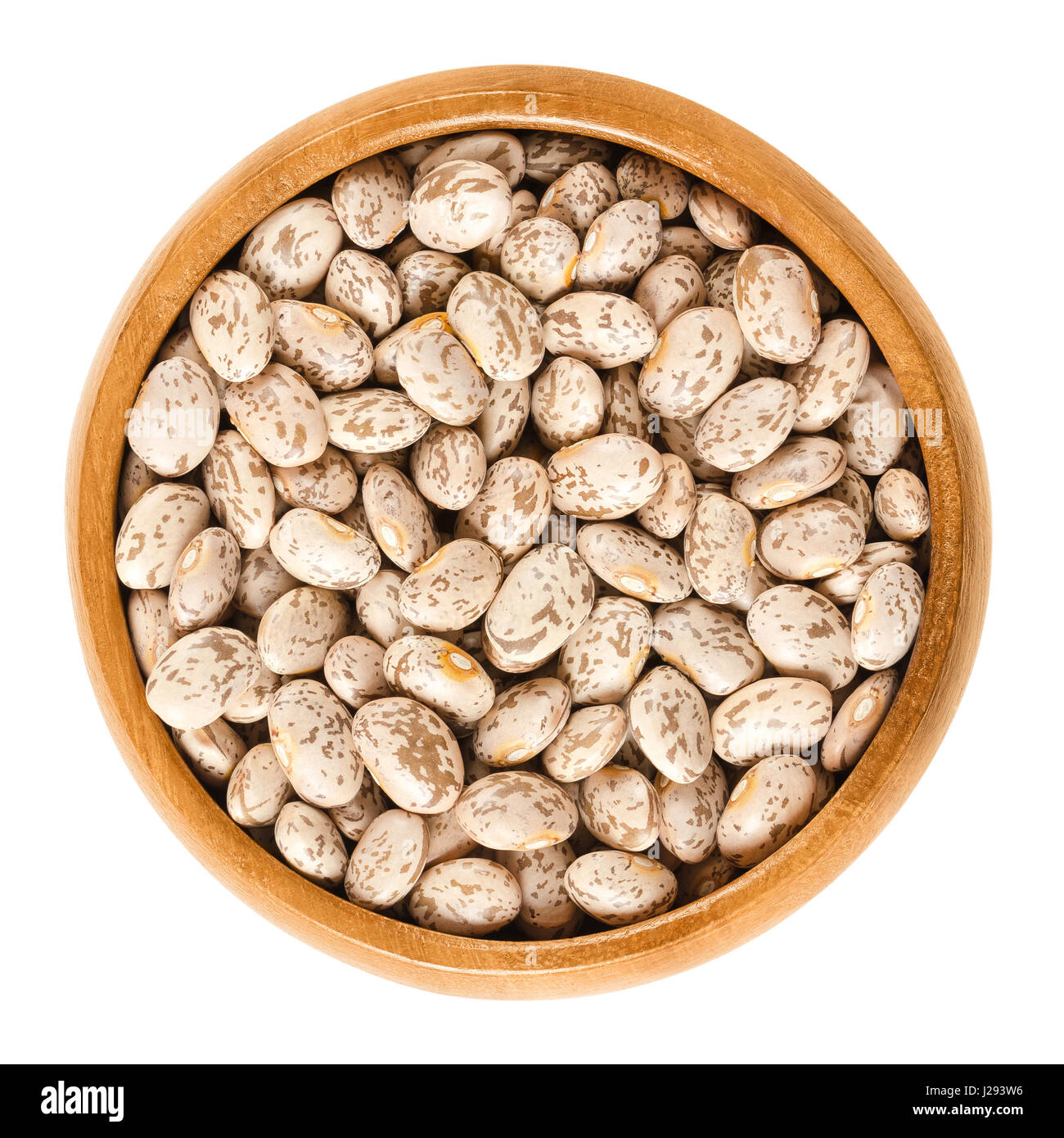 Les haricots Pinto dans bol en bois. Variété de la secs haricot commun Phaseolus vulgaris. Haricots tachetés. Bean les plus populaires aux Etats-Unis et au Mexique. Banque D'Images