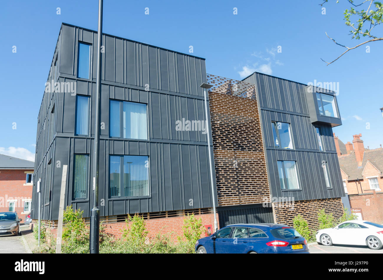 Appartement moderne récemment construit bloc dans la banlieue de Birmingham recherchés Harborne Banque D'Images