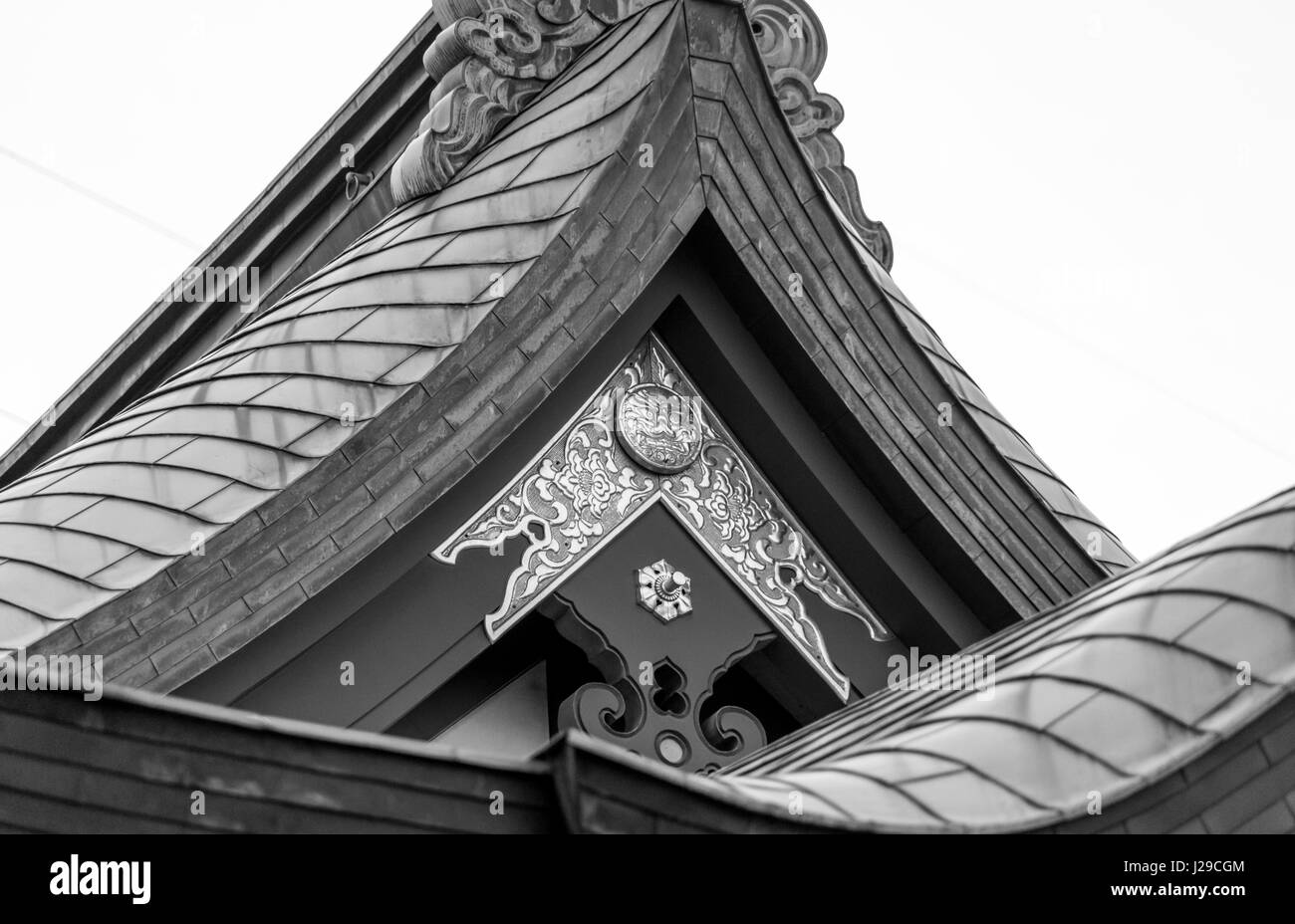 Détail de la magnifique toiture de Haneda Haneda de culte (Jinja). Situé à Ota Ward, Tokyo. Banque D'Images