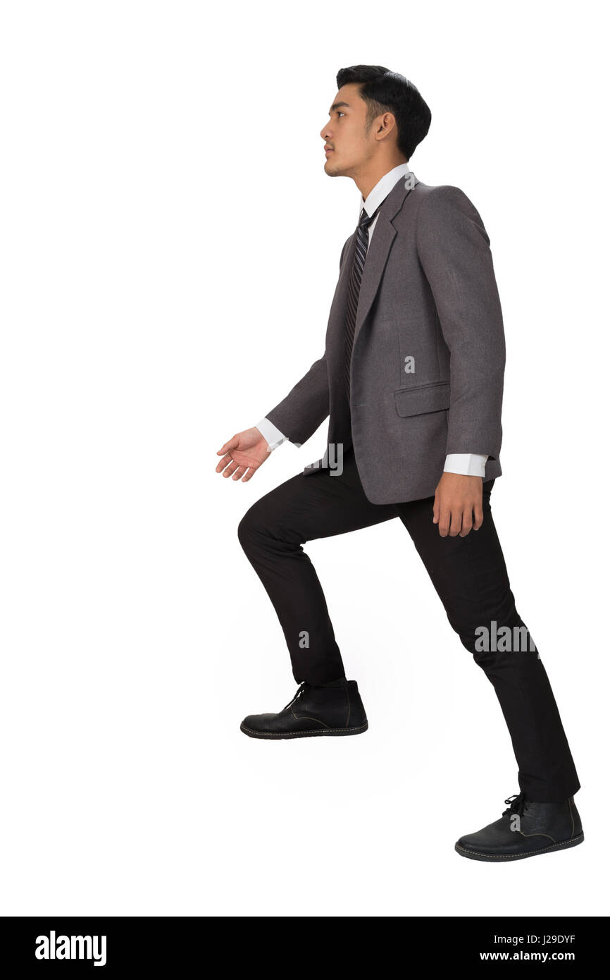 Vue latérale d'une intensification de l'homme un escalier. Confident businessman en montant les escaliers de carrière. Notion de personne marchant à la réussite Banque D'Images