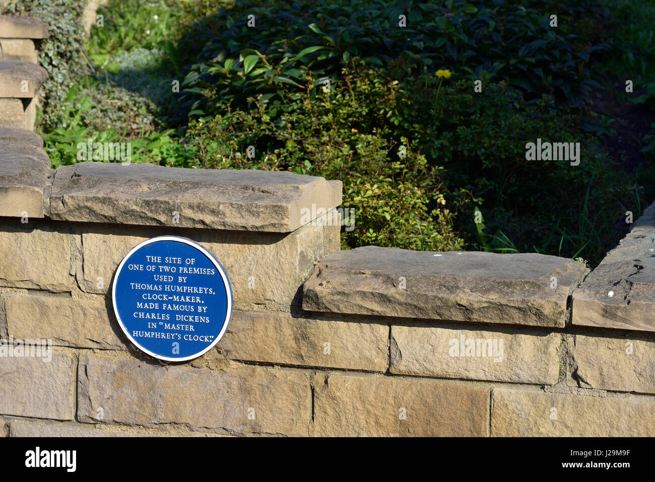 Charles Dickens bleu plaque au mur par st mary,s'église, Barnard Castle, comté de Durham Banque D'Images