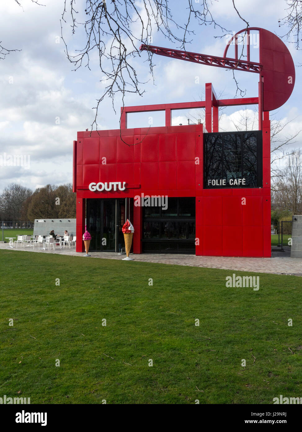 France, Paris, Folie De Bernard Tschumi Au Parc De La Villette. Crédit ...