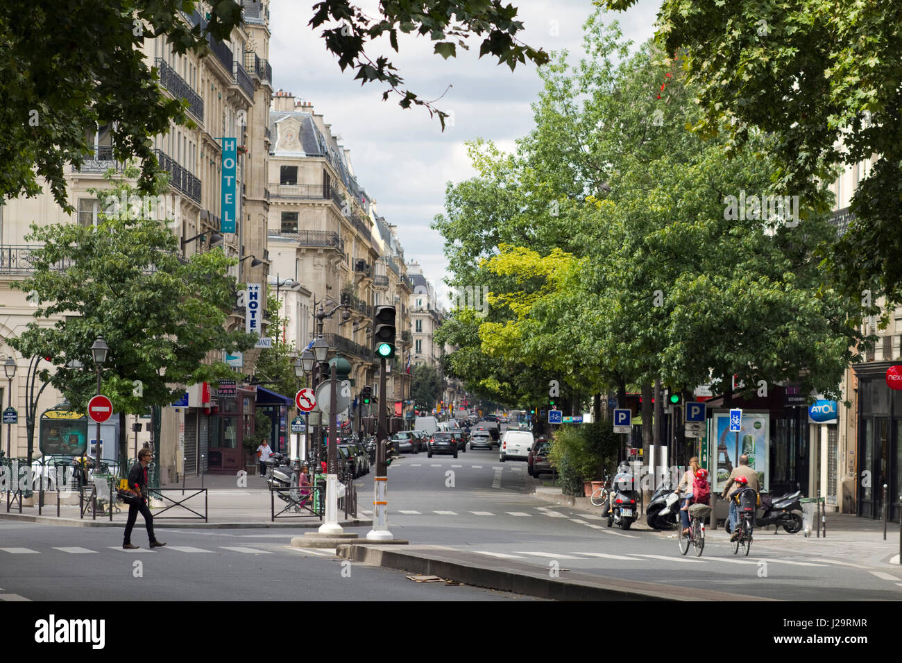 France, Paris, 3ème arrondissement, rue de Turbigo, à l'été Photo Stock -  Alamy