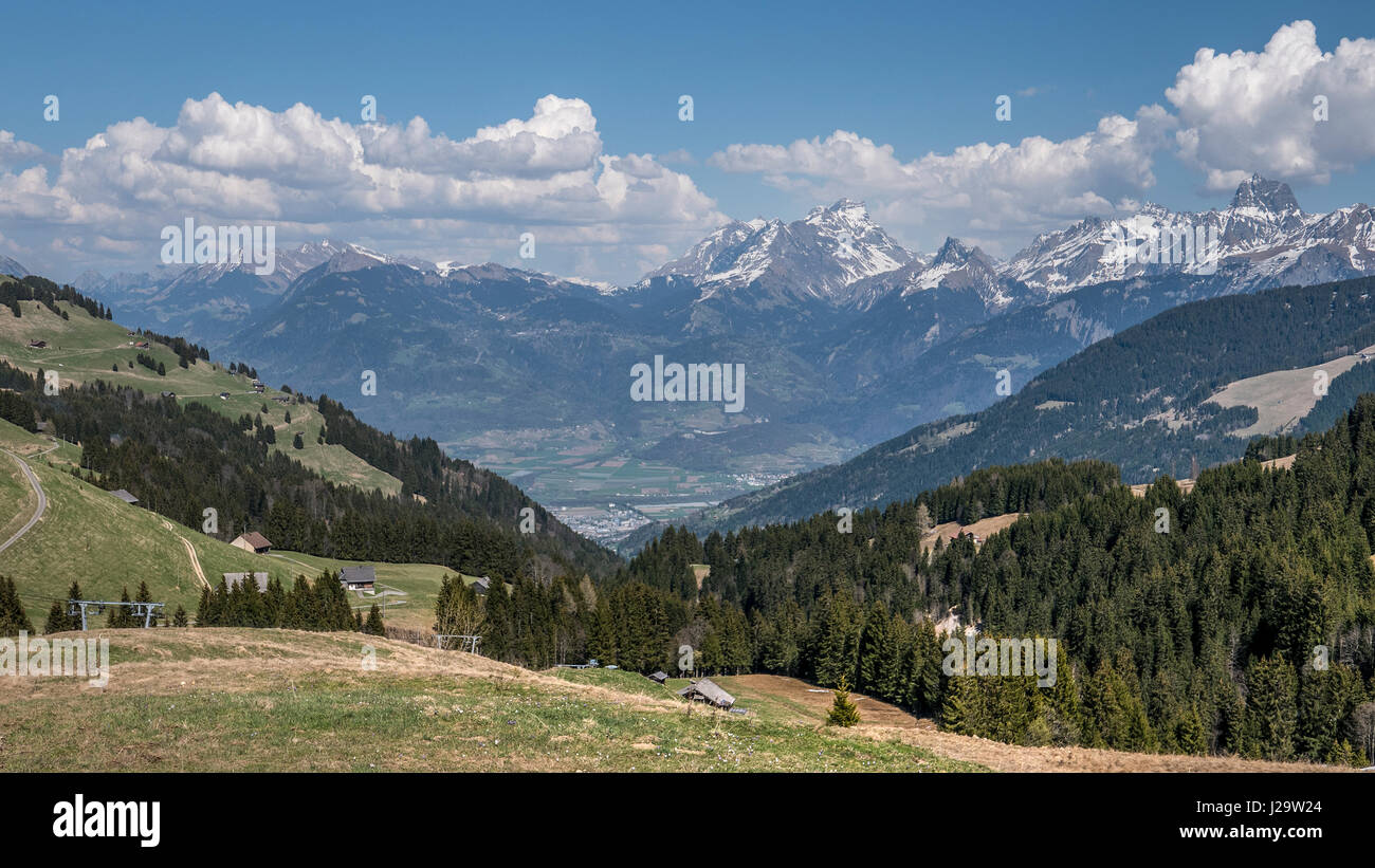 Magnifique paysage de montagne suisse avec une montagne Banque D'Images