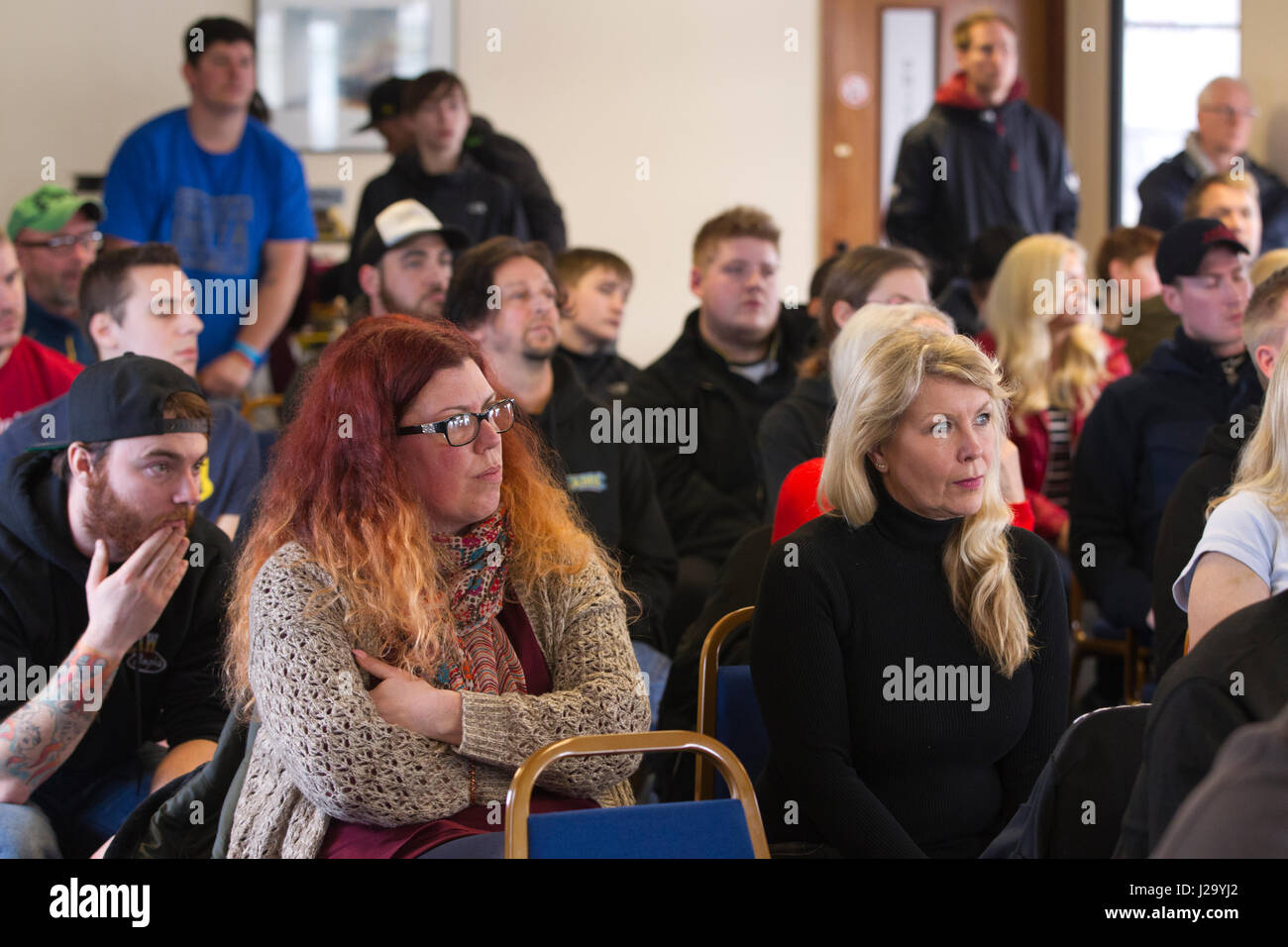 Santa Pod Raceway, situé à Podington, Bedfordshire, en Angleterre, est le premier lieu de drague permanente, construit sur une ancienne base aérienne de LA SECONDE GUERRE MONDIALE. Banque D'Images