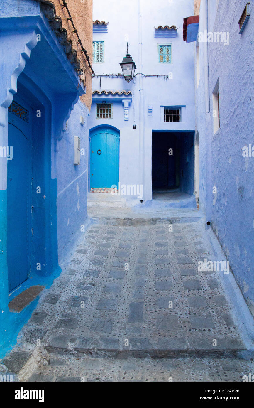 Chefchaouen, 'La Ville Bleue' ou 'Blue Medina" est situé au cœur de  montagnes du Rif et du Maroc situé au nord-est du Maroc, près de la mer  Méditerranée. Ruelles pour trafic de