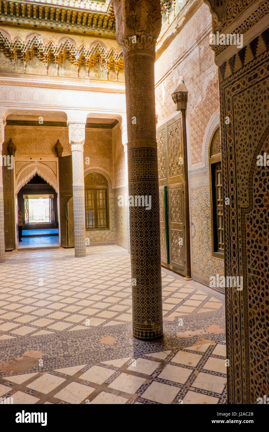 Maroc, Fès, la Kasbah de Telouet, forteresse des T'hami El Glaoui famille a été construit fin du 19e siècle. Zelij carreaux marocains et plafond en bois de cèdre. Banque D'Images