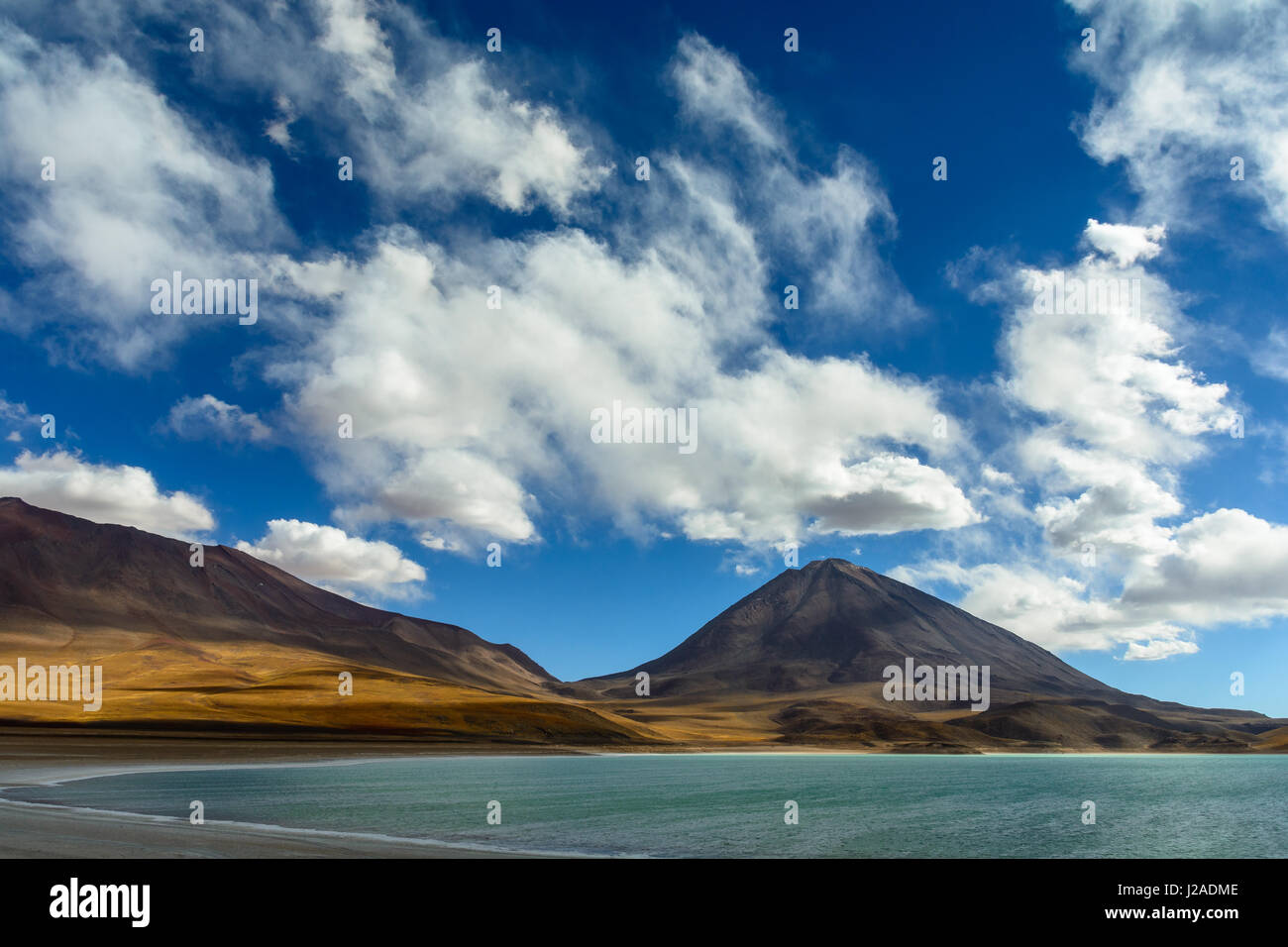 La Bolivie, Département de Potosí, Sur Lípez, le volcan Licancabur (juste en dessous de 6000 m) à la frontière entre la Bolivie et le Chili Banque D'Images