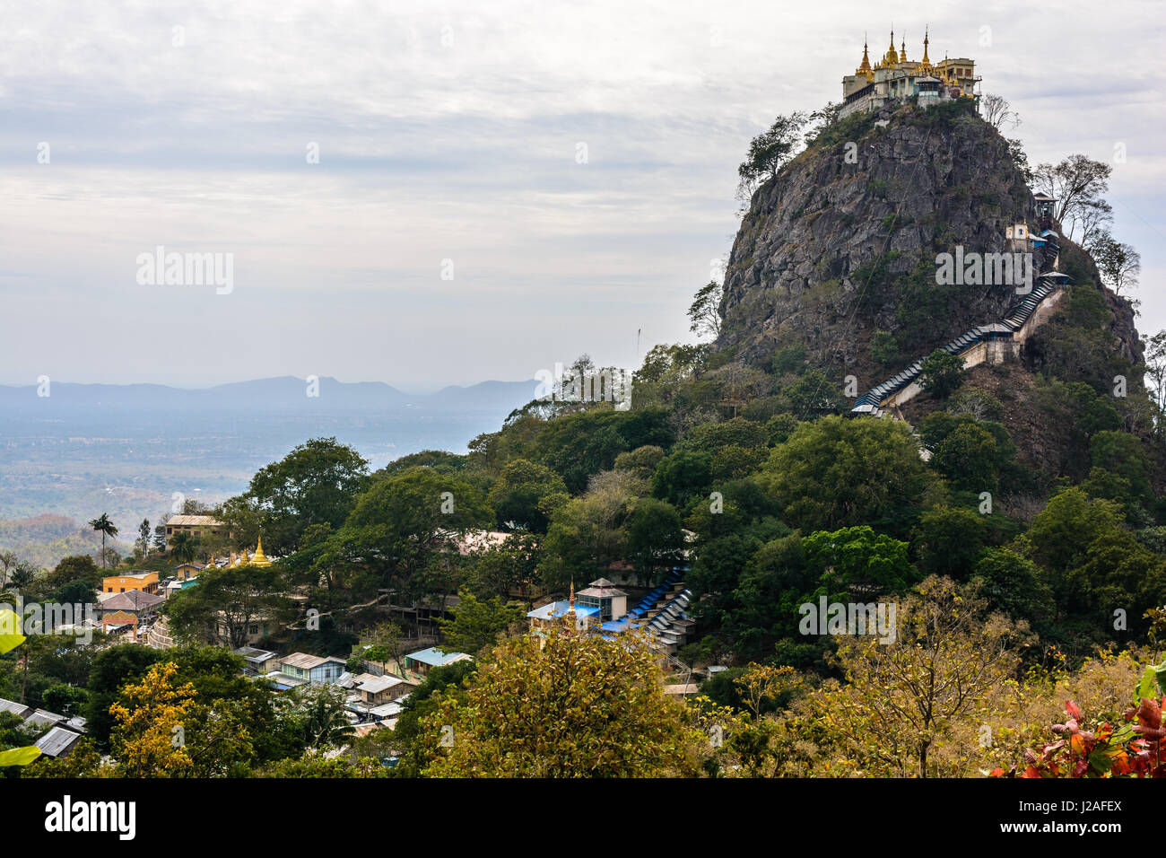 Myanmar (Birmanie), Région de Mandalay Myingyan,, Mt. Popa de Culte Banque D'Images