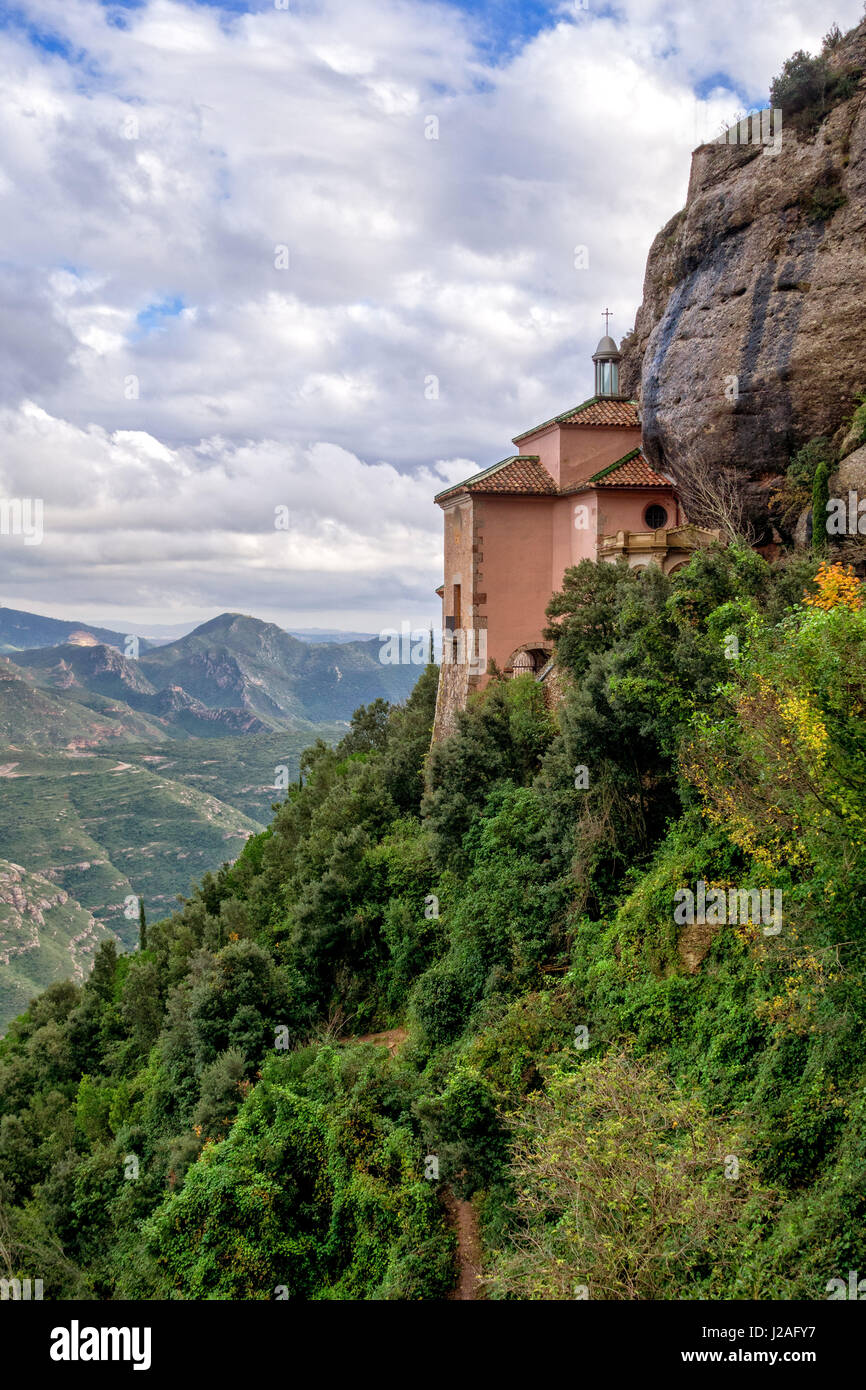 Vue sur le Monastère de Santa Cova. Montserrat. L'Espagne. Banque D'Images