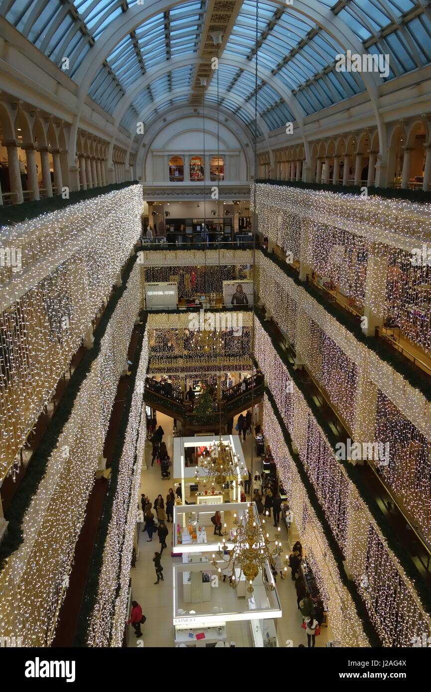 L'éclairage de décoration de Noël décore l'intérieur de la maison de Valerie à Glasgow, Écosse, Royaume-Uni Banque D'Images