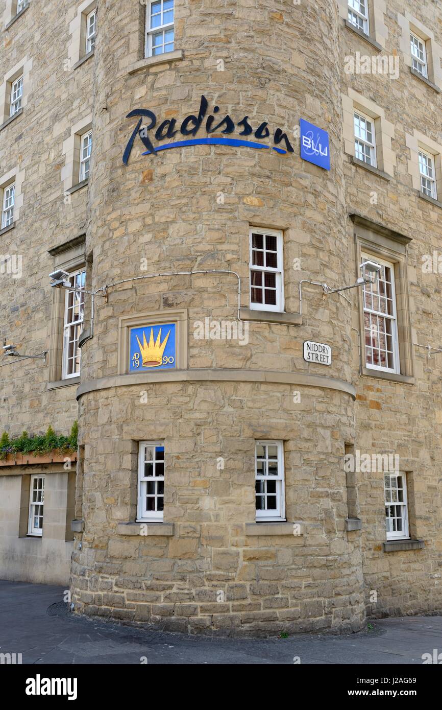 Le Radisson Blu Hotel façade sur la High Street, Royal Mile, Édimbourg, Écosse, Royaume-Uni Banque D'Images