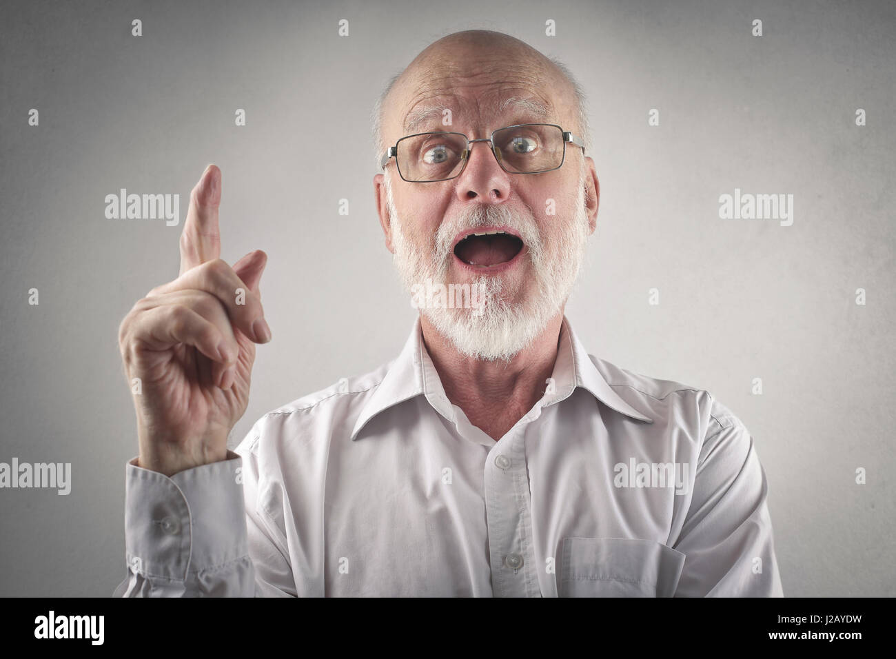 Vieil homme avoir une idée Banque D'Images