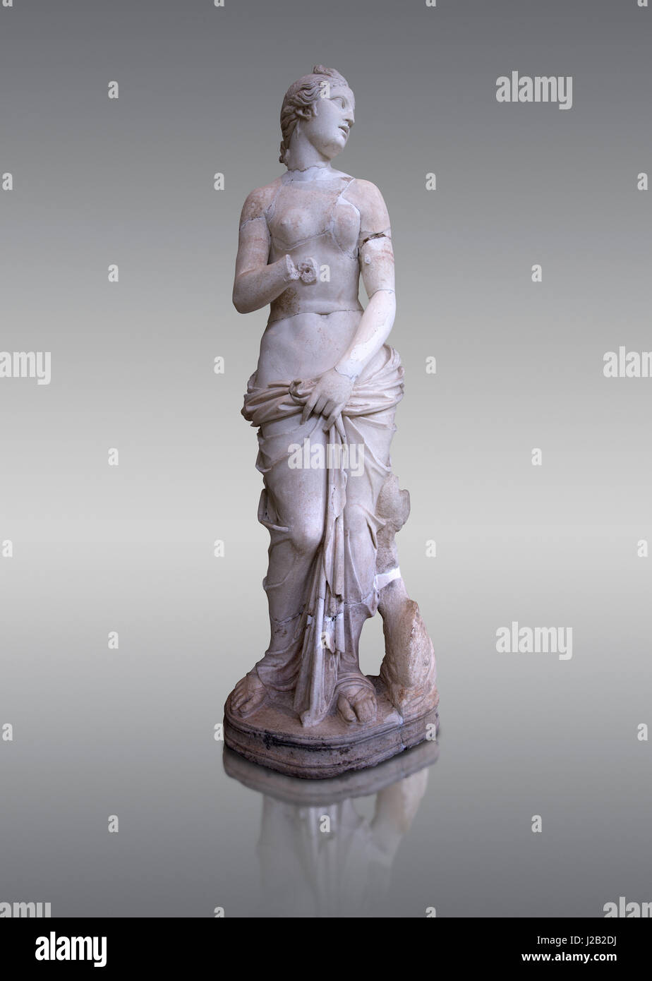 La Statue De Venus La Deesse De L Amour Suit Le Style D Un Modeste Aphrodite Le National Musee Du Bardo Tunis Photo Stock Alamy